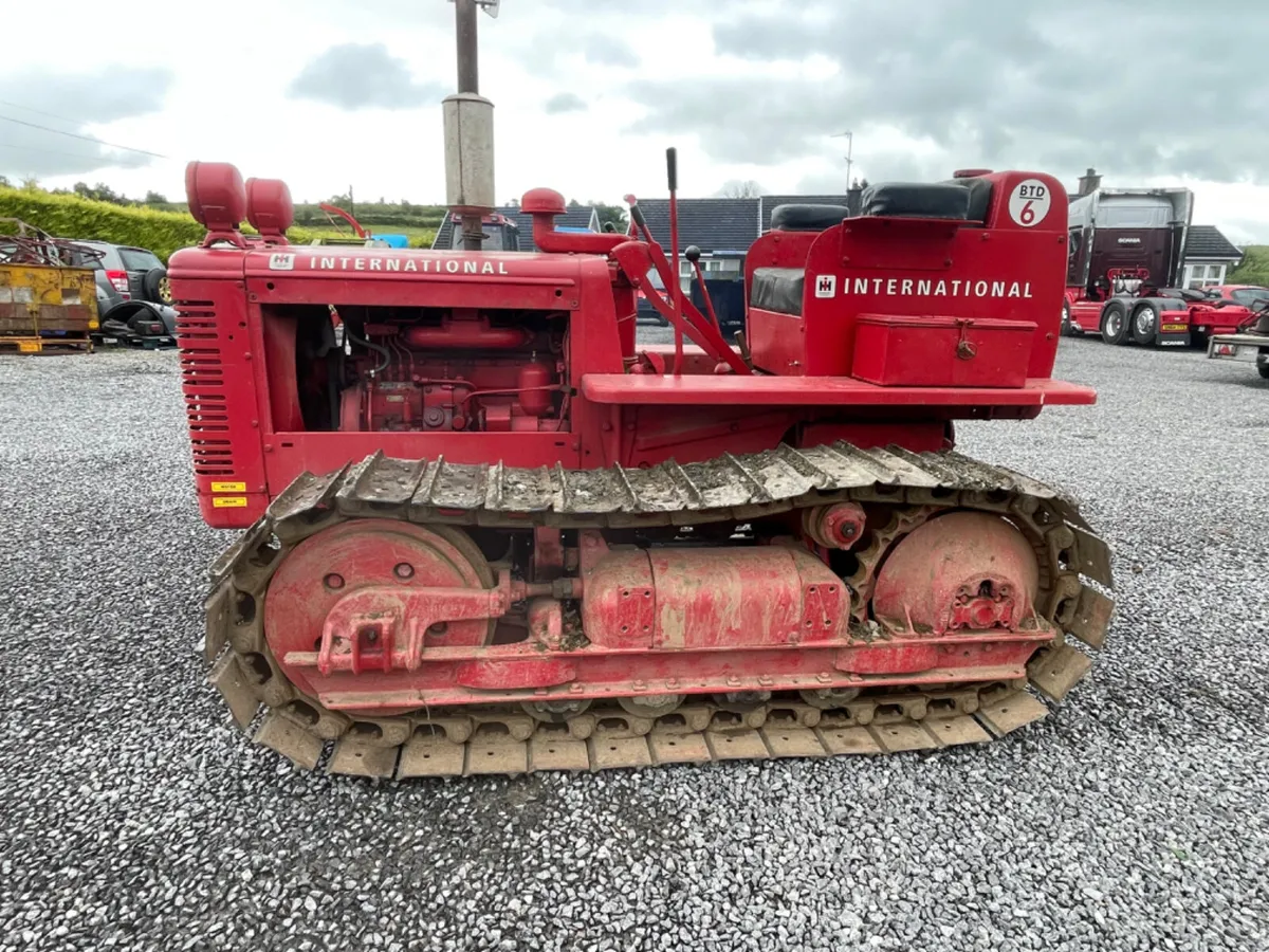 International btd6 crawler tractor - Image 2