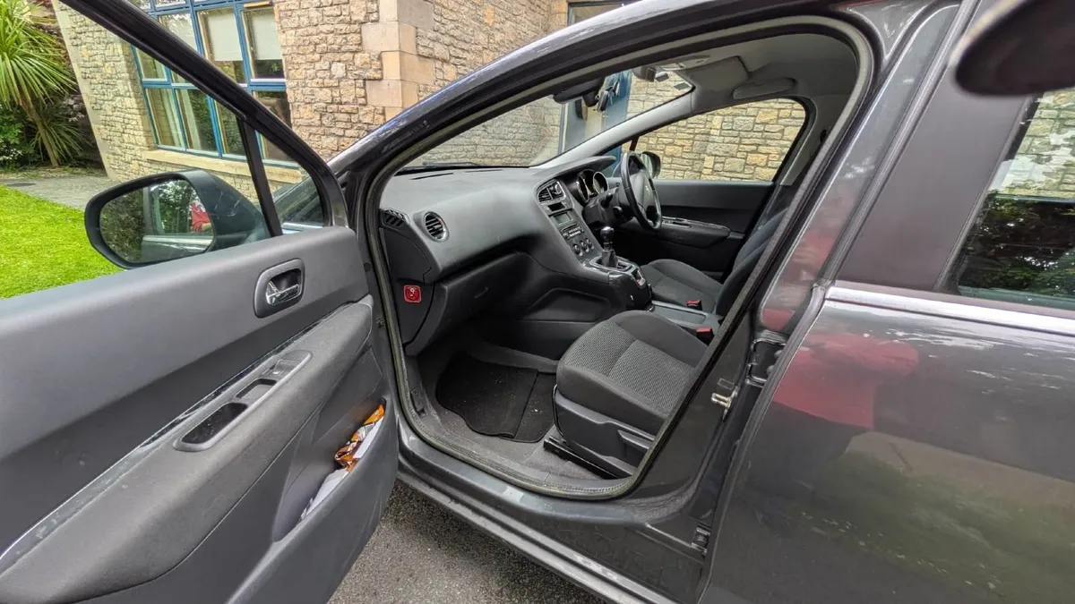 Peugeot 5008 2012 7 Seater - Image 3