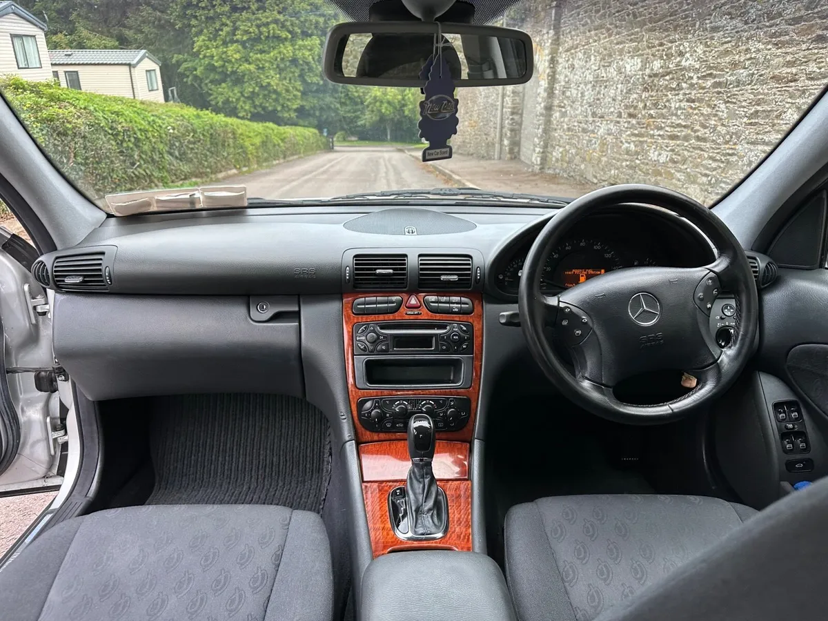 Mercedes-Benz C-Class 2003 - Image 3