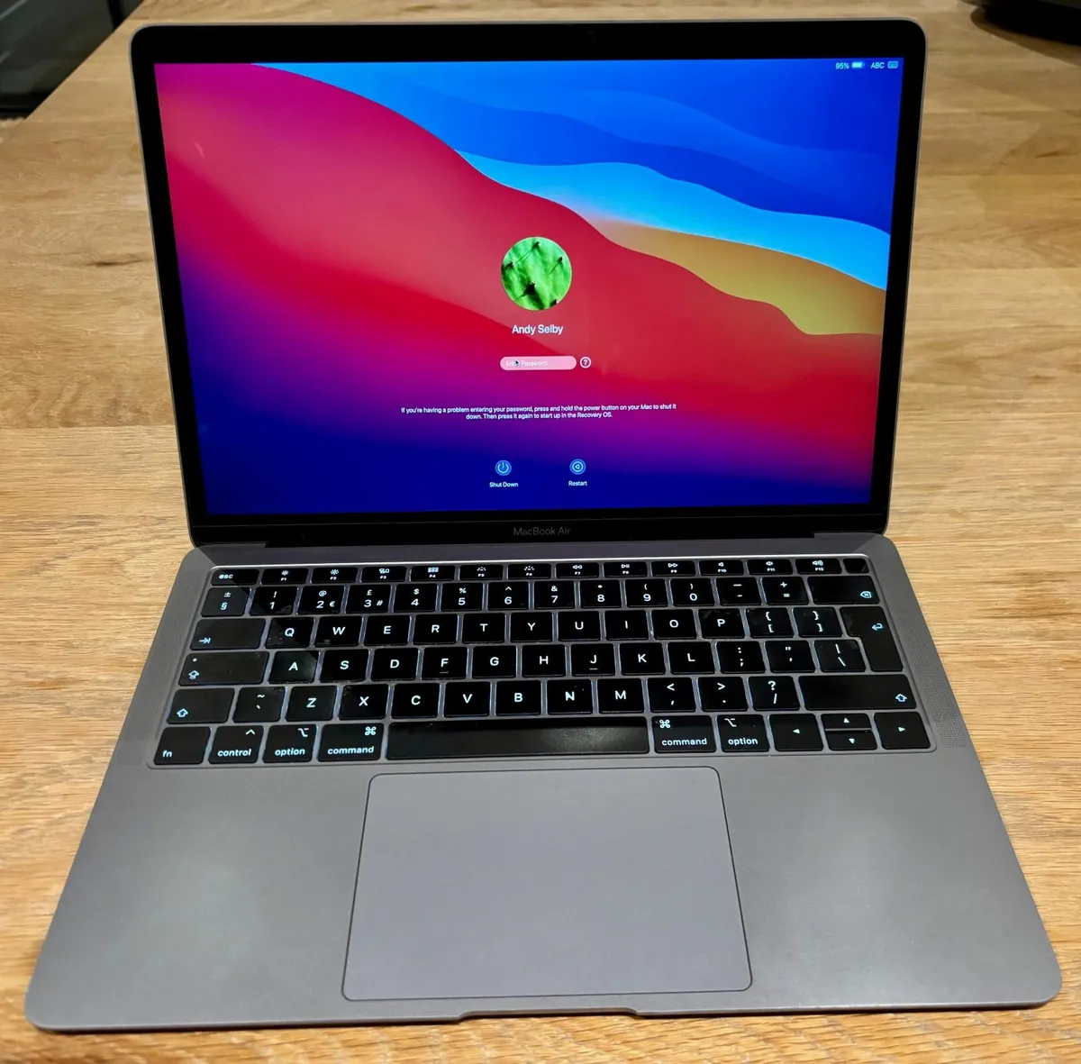 MacBook Air 13” (2018) Retina – i5 / 128GB SSD - Image 1