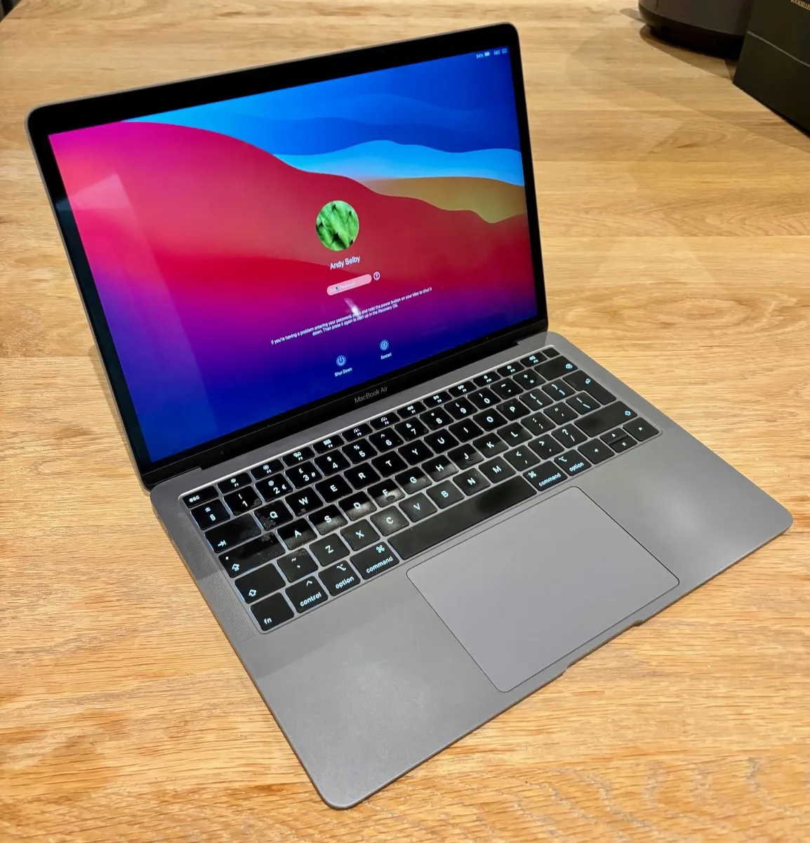 MacBook Air 13” (2018) Retina – i5 / 128GB SSD - Image 4