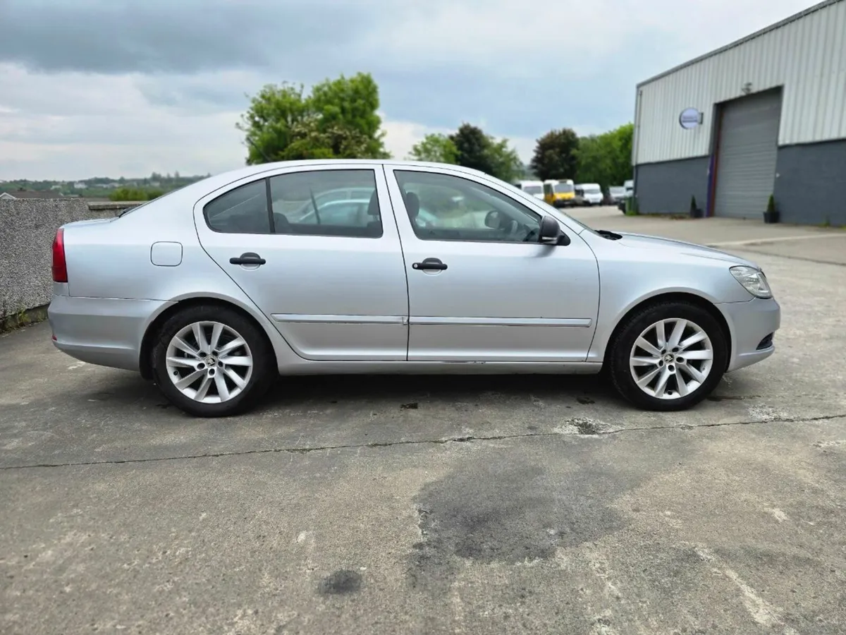 Skoda Octavia 2011. 1.6 diesel - Image 4