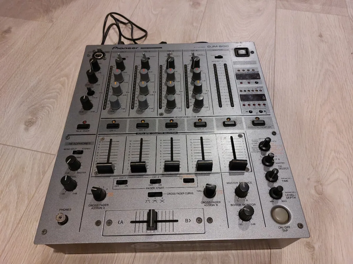 Pioneer DJM 600 / 2x CDJ 800 (MK2) - Image 4