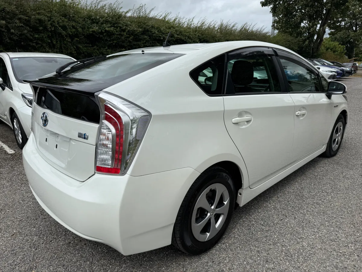 Toyota Prius 65900km!!! - Image 3