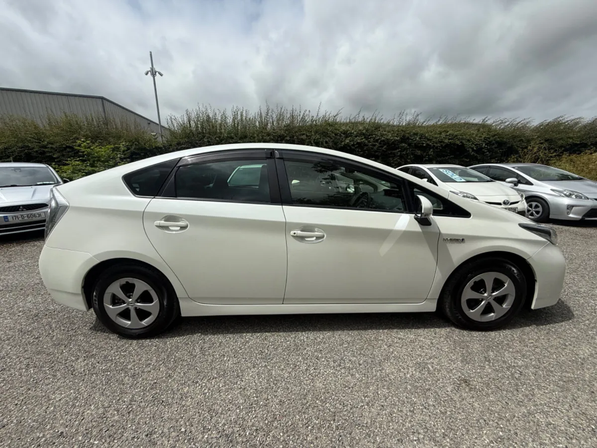 Toyota Prius 65900km!!! - Image 4