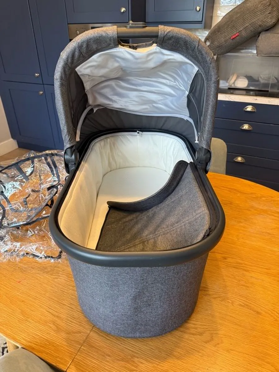 Uppababy Carrycot - Image 2