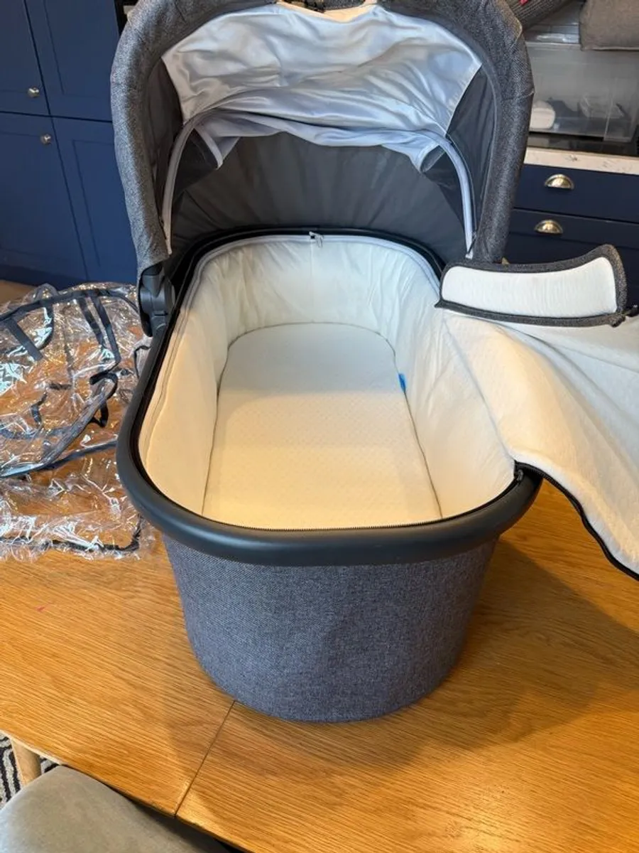 Uppababy Carrycot - Image 3