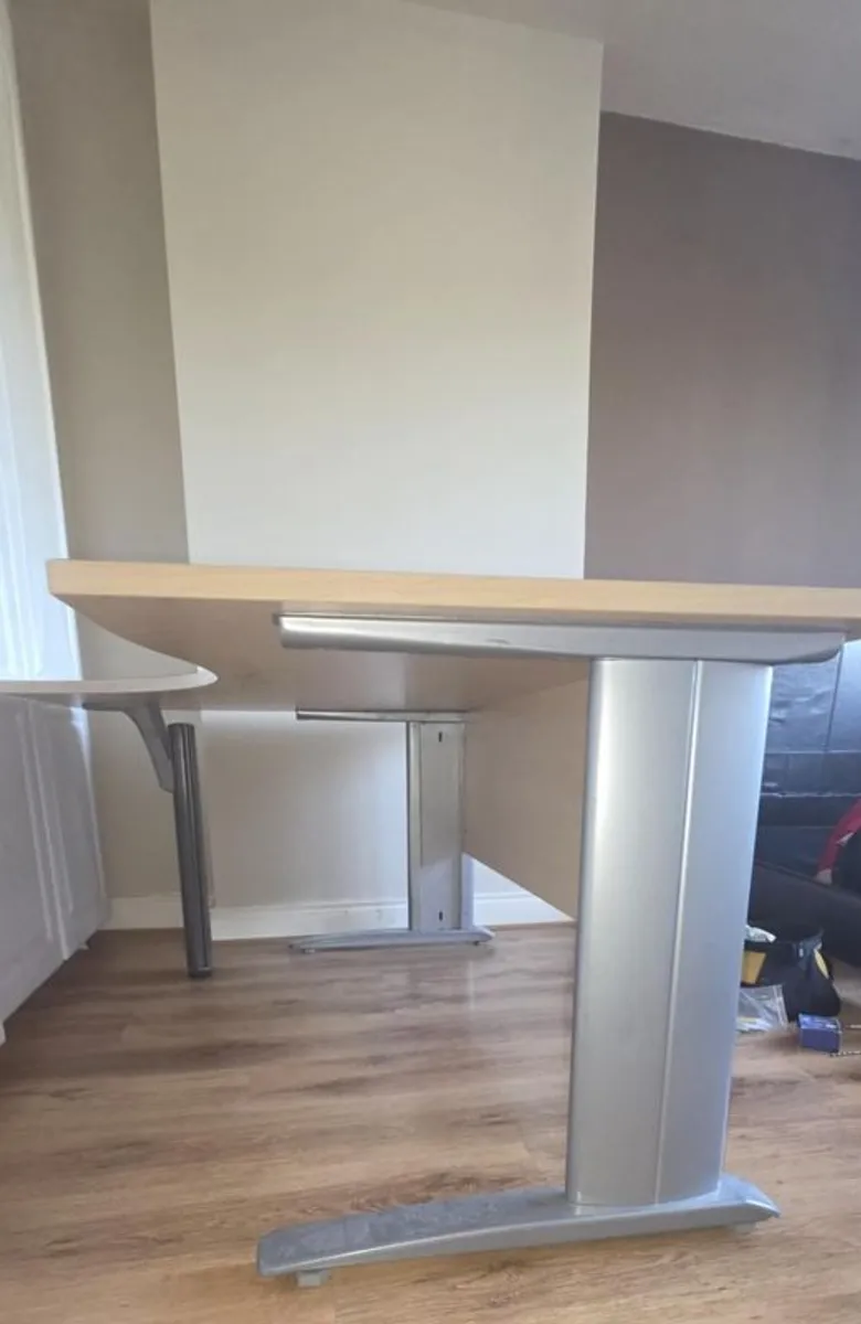 desk 1m.60cm x 1m.20cm in good condition - Image 3