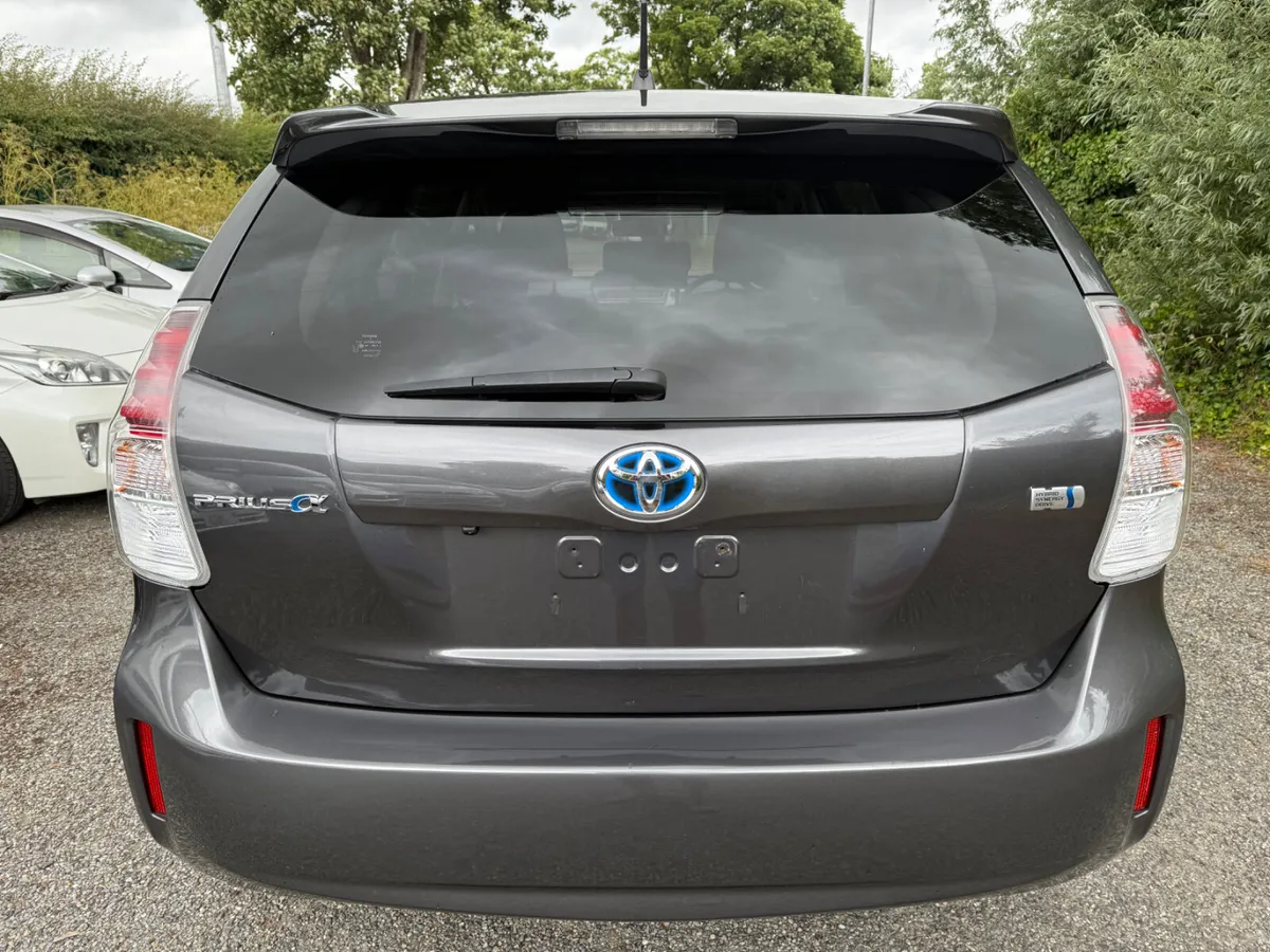Toyota Prius 7 seats 27200km!!! - Image 3