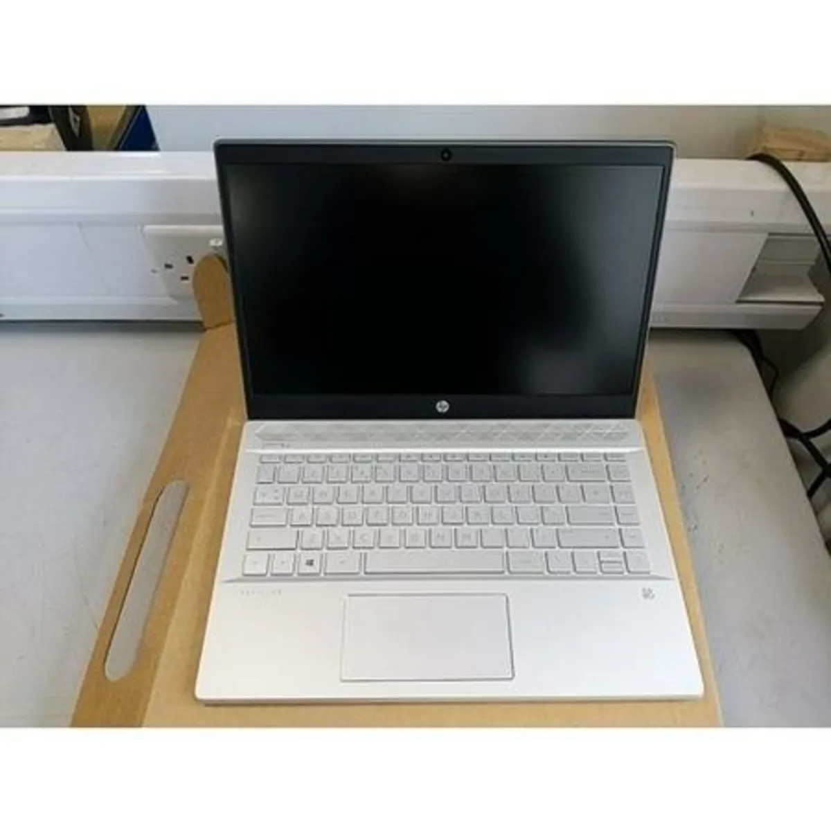 HP white Laptop - Image 2