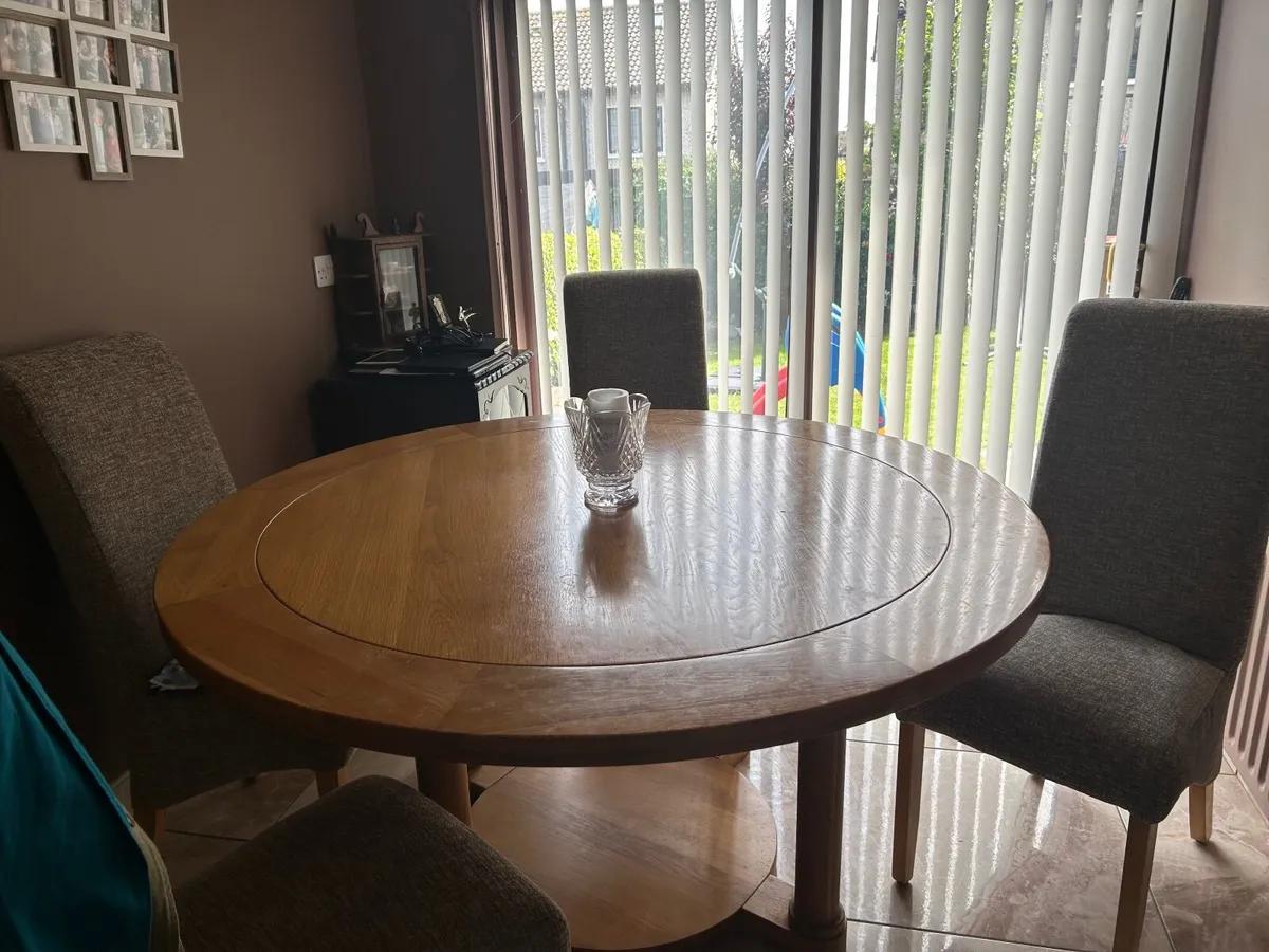 Kitchen table - Image 1