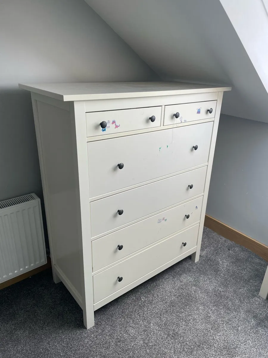 Chest of drawers
