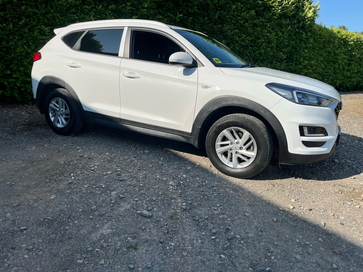 191 Hyundai Tucson 2 seater commercial - Image 2
