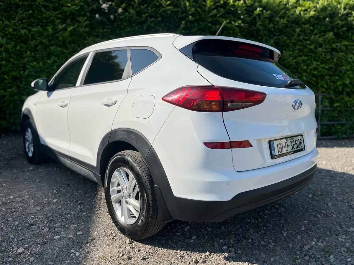 191 Hyundai Tucson 2 seater commercial - Image 3