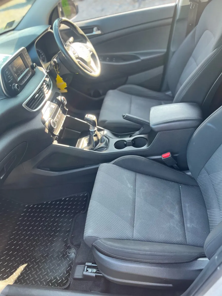 191 Hyundai Tucson 2 seater commercial - Image 4