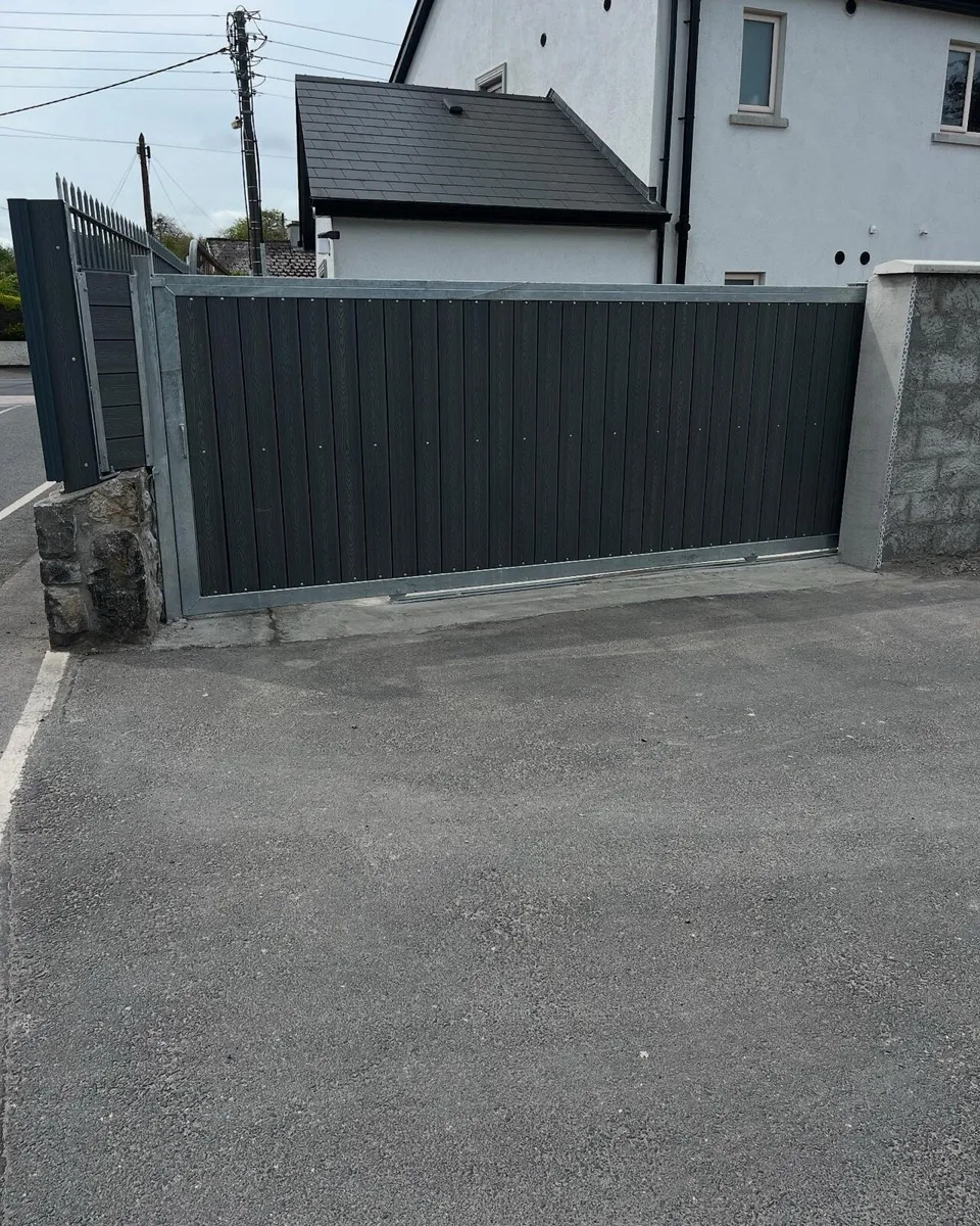 Gates and railing. - Image 3