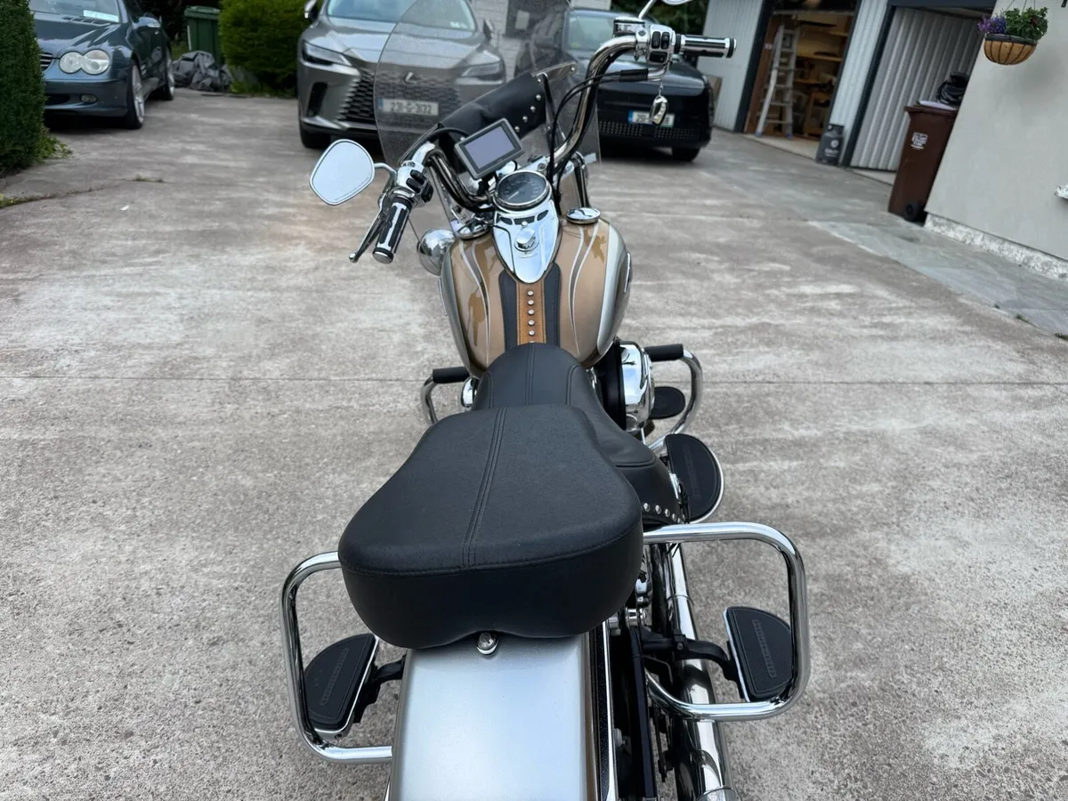 Harley Davidson Heritage Softail FLSTC - Image 3