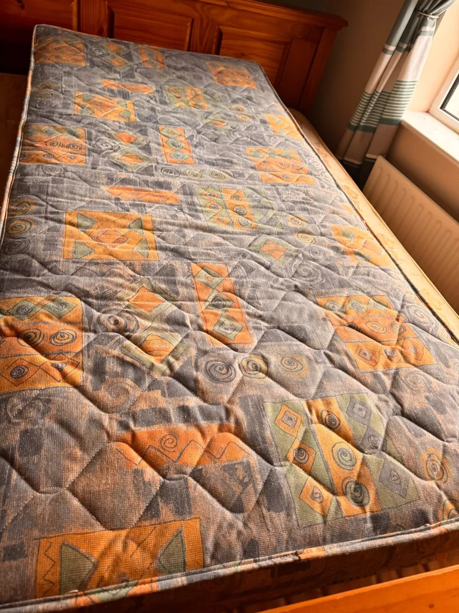 Single bed mattress