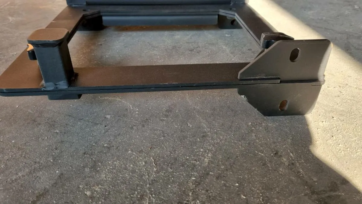 Swivel seats adapter sprinter/crafter - Image 4