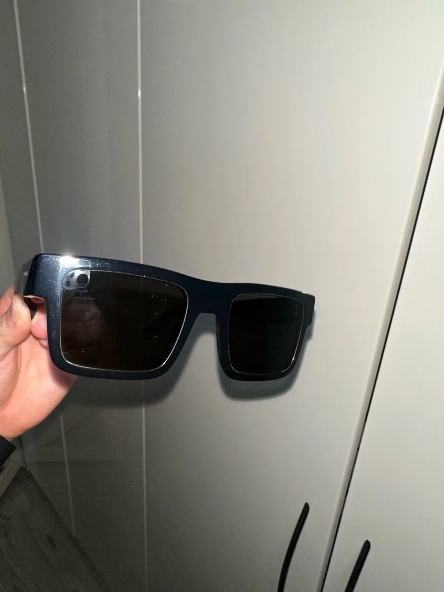 Prada sunglasses authentic - Image 4