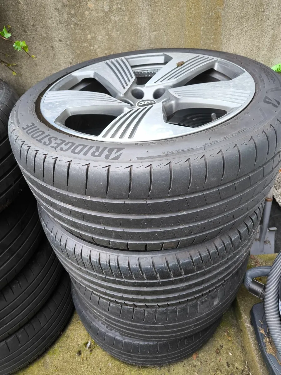 Audi Genuine E TRON wheels 265/45/21 good tyres!!! - Image 1