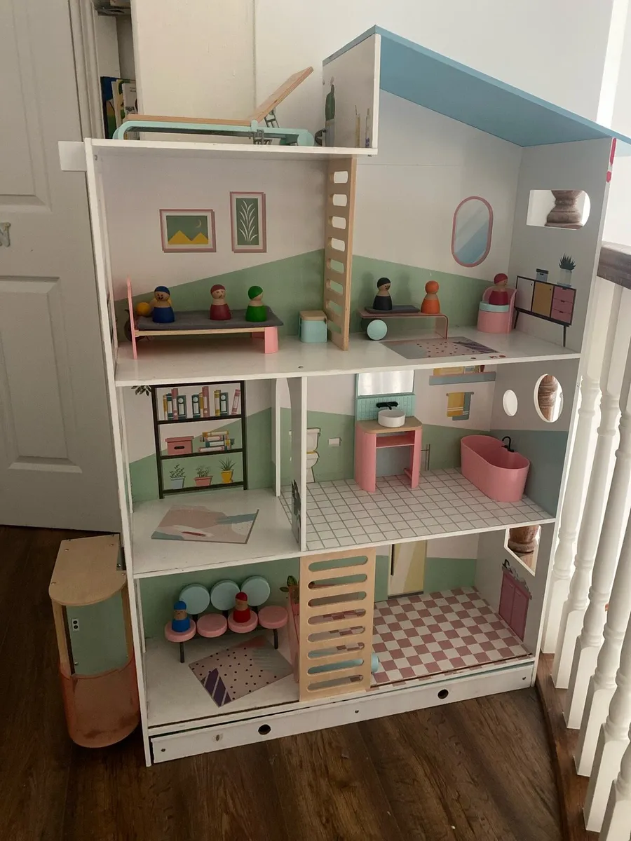 Dolls house - Image 1