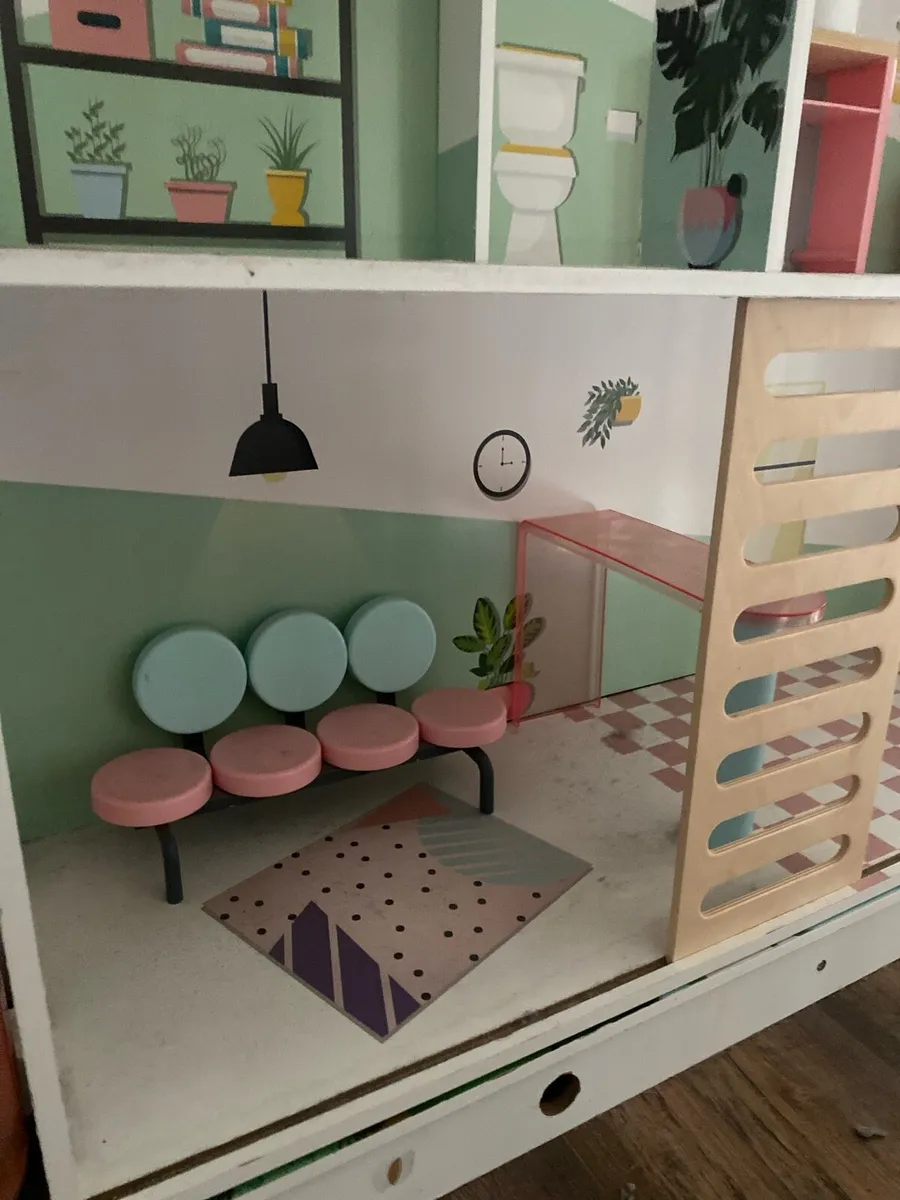 Dolls house - Image 2