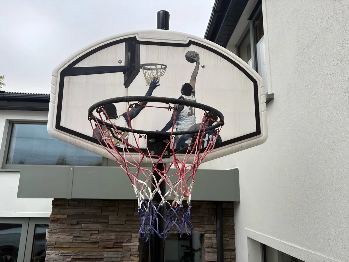Basketball stand and ring - Image 2