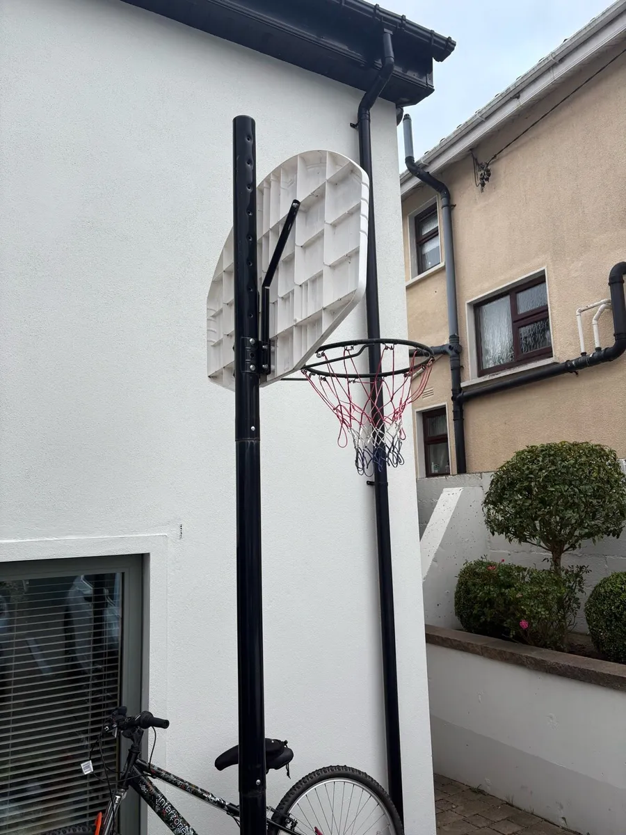 Basketball stand and ring - Image 4