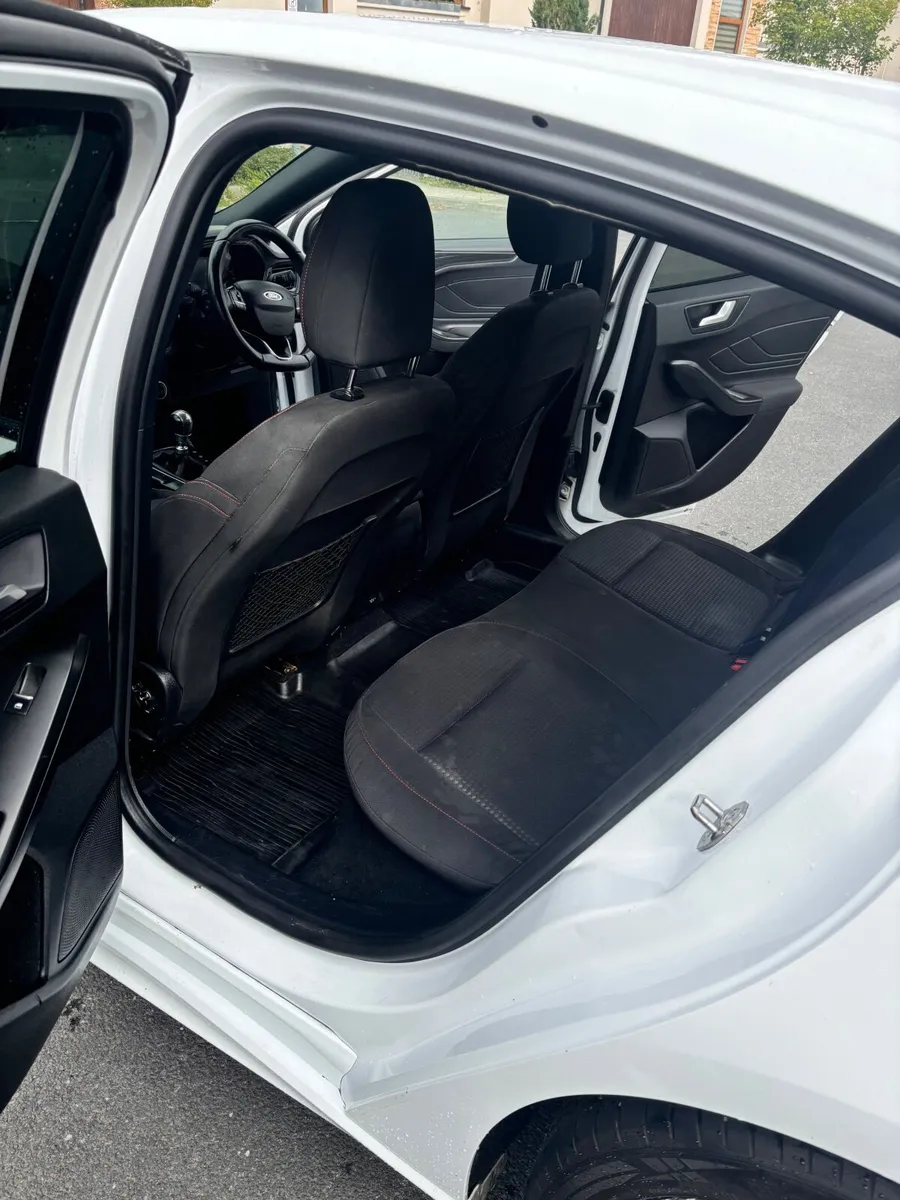 Ford Focus 2021 - Image 3
