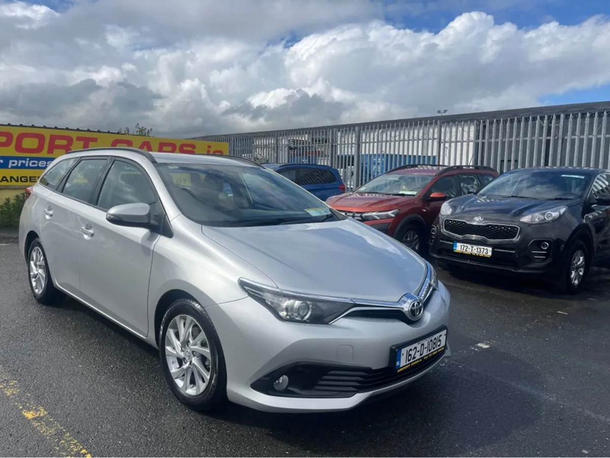 Toyota Auris 1.4 D-4d Aura TS 4DR - Image 2