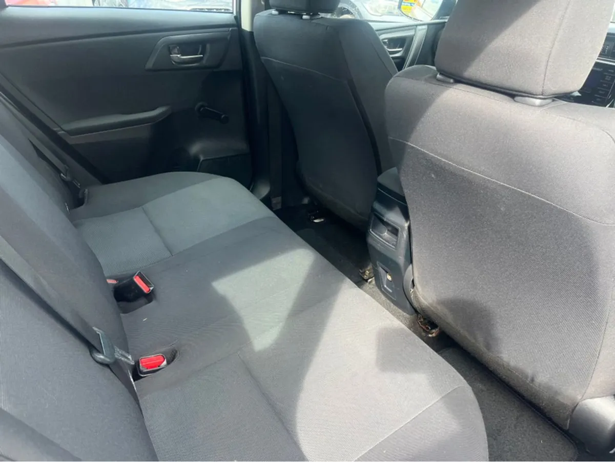 Toyota Auris 1.4 D-4d Aura TS 4DR - Image 3