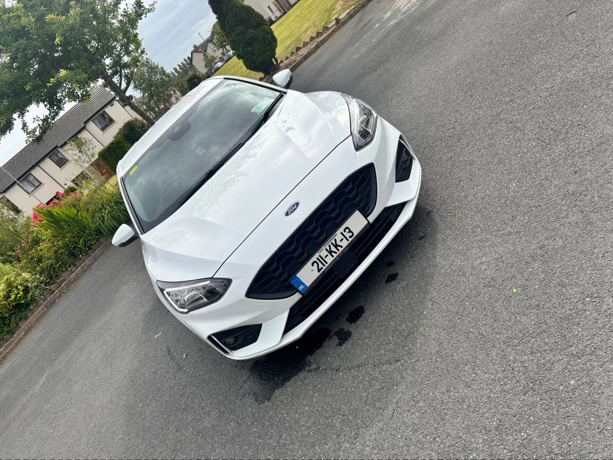 Ford Focus 2021 - Image 2