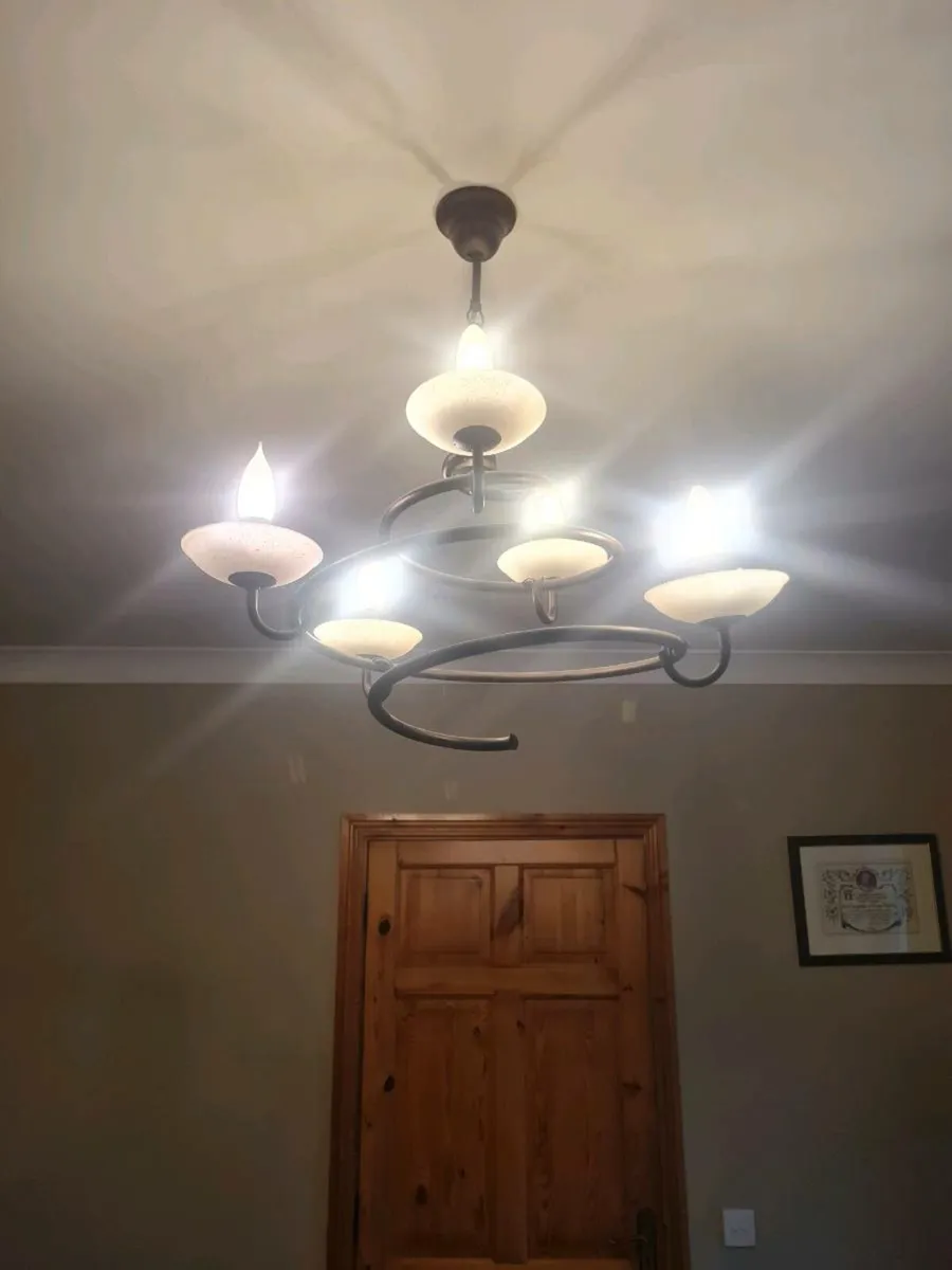 Light's - Image 1