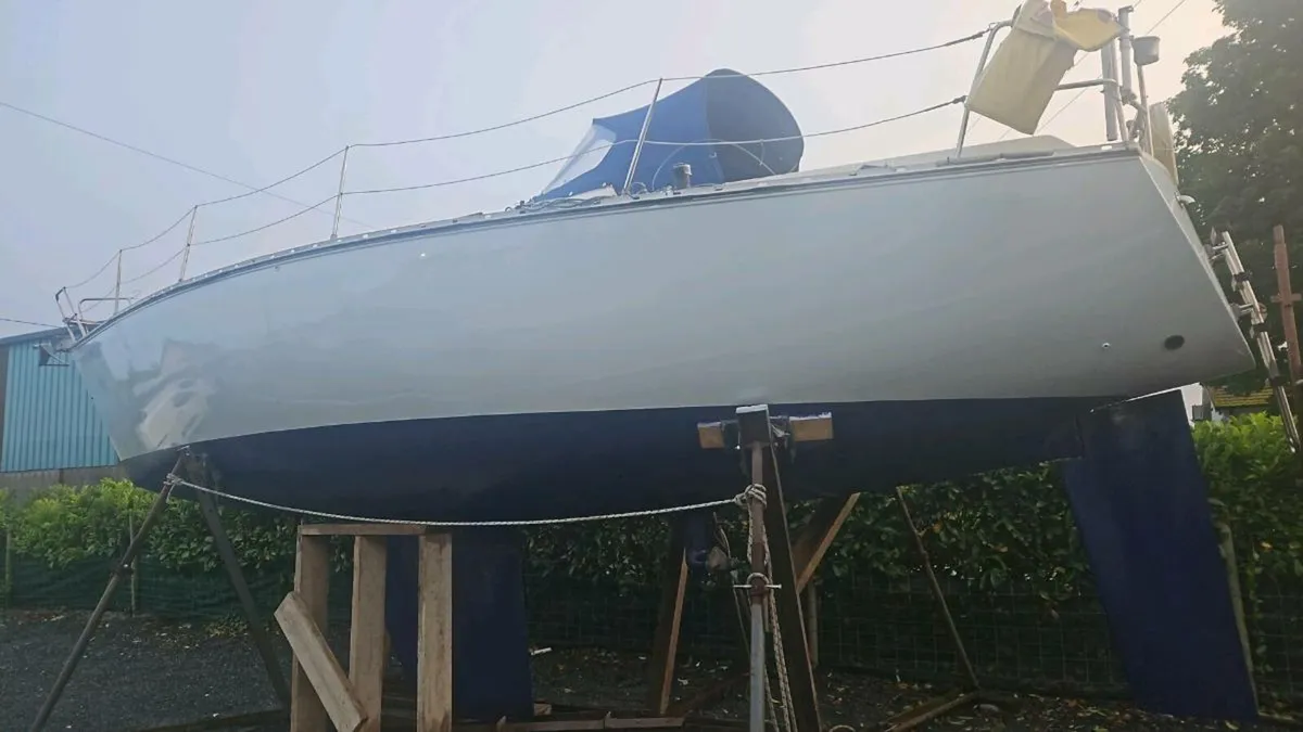Friendship 35 sailing yacht - Image 3