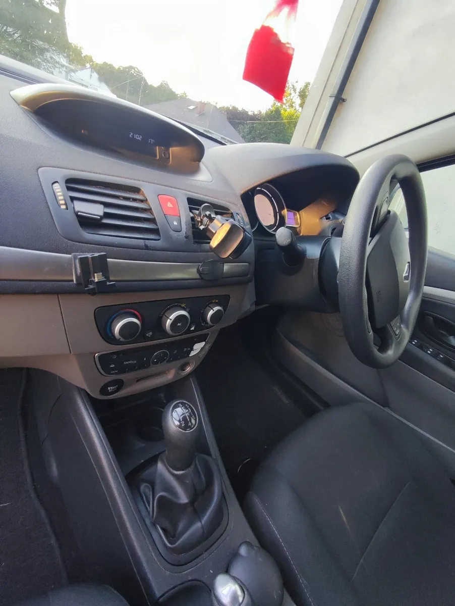 Renault Fluence 2011 - Image 4