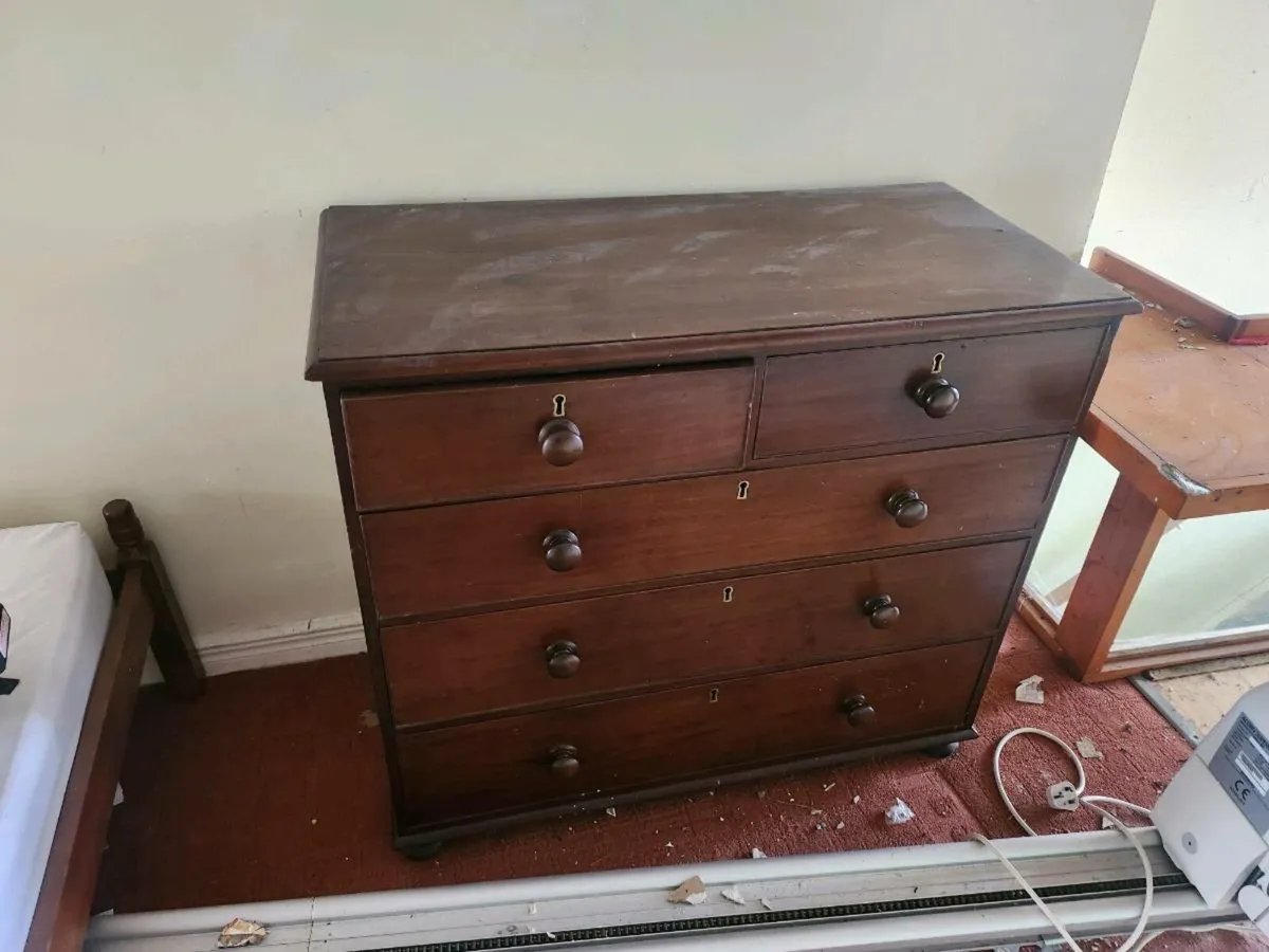 Antique mahogany chest of drawers