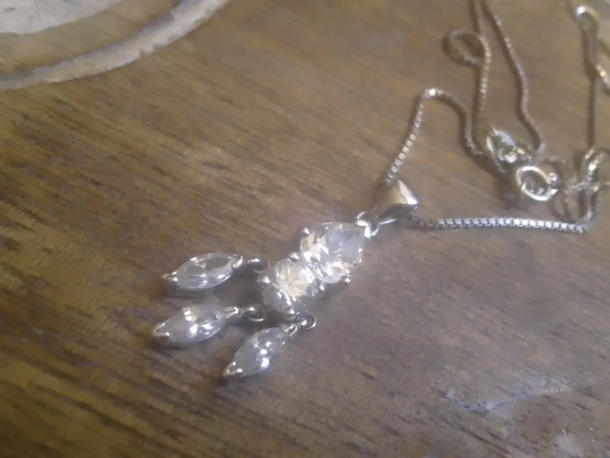 STERLING SILVER VINTAGE WHITE SPINEL DROP PENDANT - Image 1