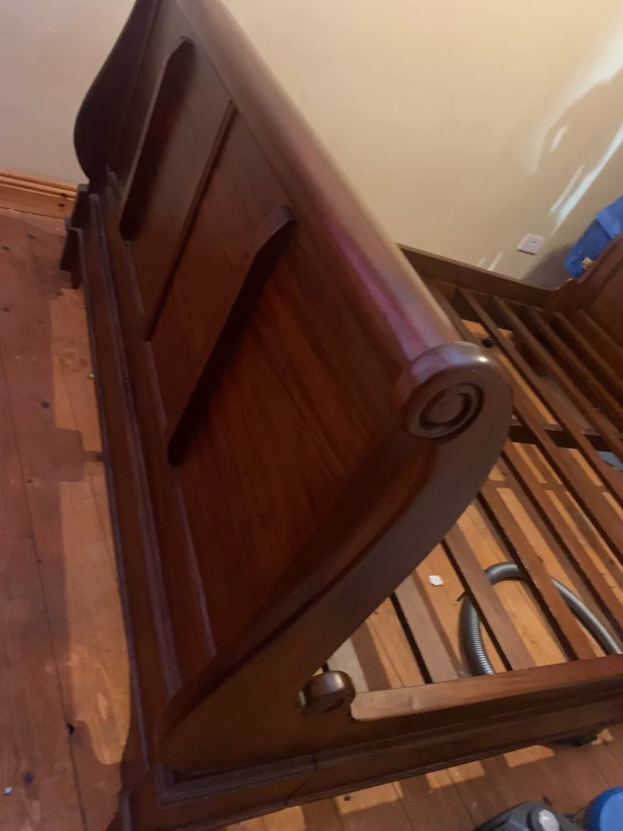 King size bed - Image 1