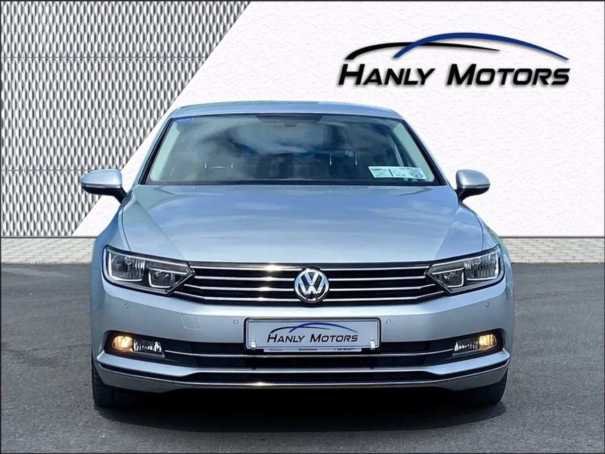 Volkswagen Passat Highline 1.6 TDI Manual 6speed - Image 2