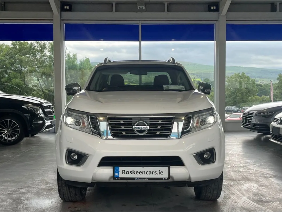 Nissan Navara 2.3 LE Leather Crew CAB 190 4DR - Image 2