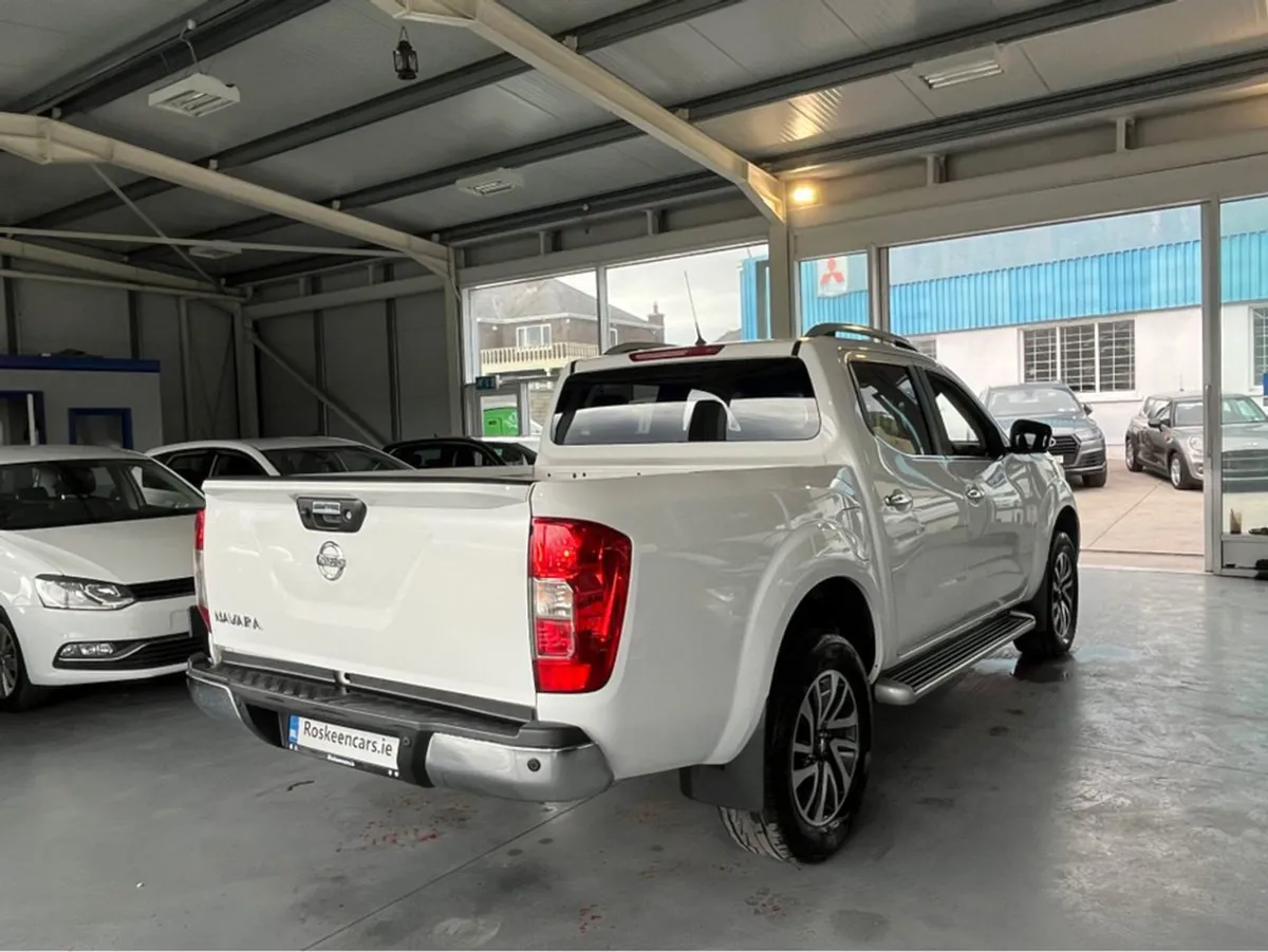 Nissan Navara 2.3 LE Leather Crew CAB 190 4DR - Image 4