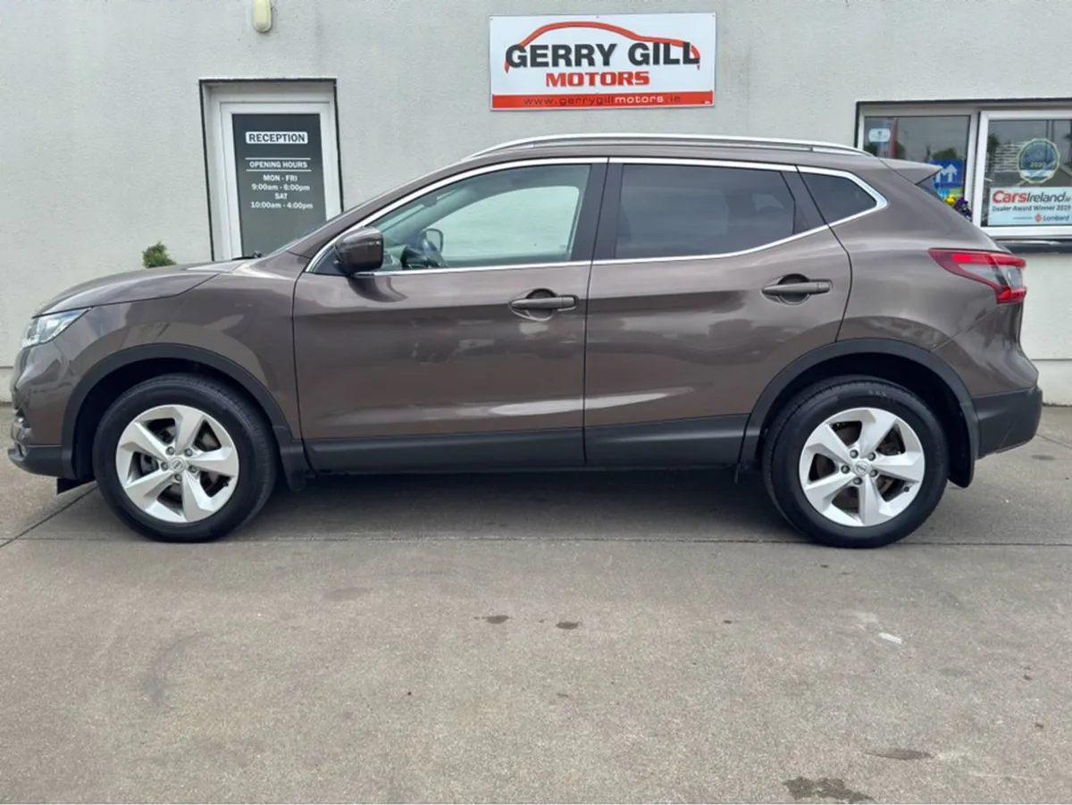 Nissan QASHQAI 1.5 DSL SV Automatic 4dr  Low Km s - Image 4
