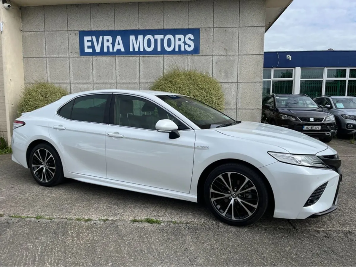 Toyota Camry WS Hybrid Automatic 2.5 Petrol //mas - Image 3