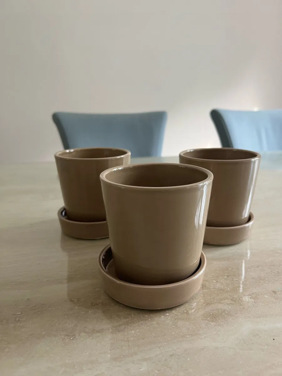 FLOWERPOT WITH SAUCER - Image 1