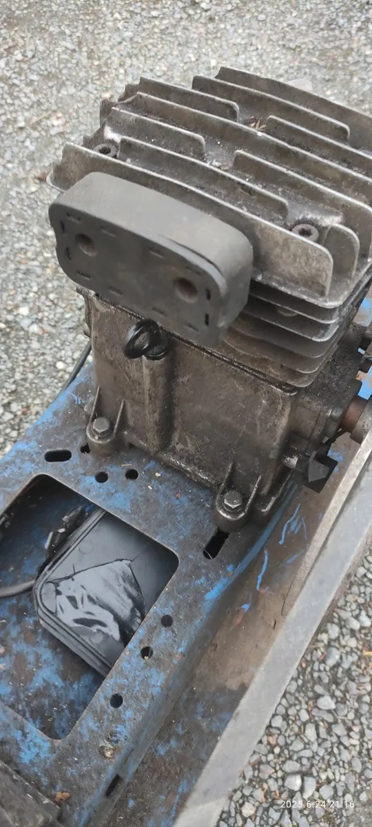 100L air compressor for parts/repair - Image 2
