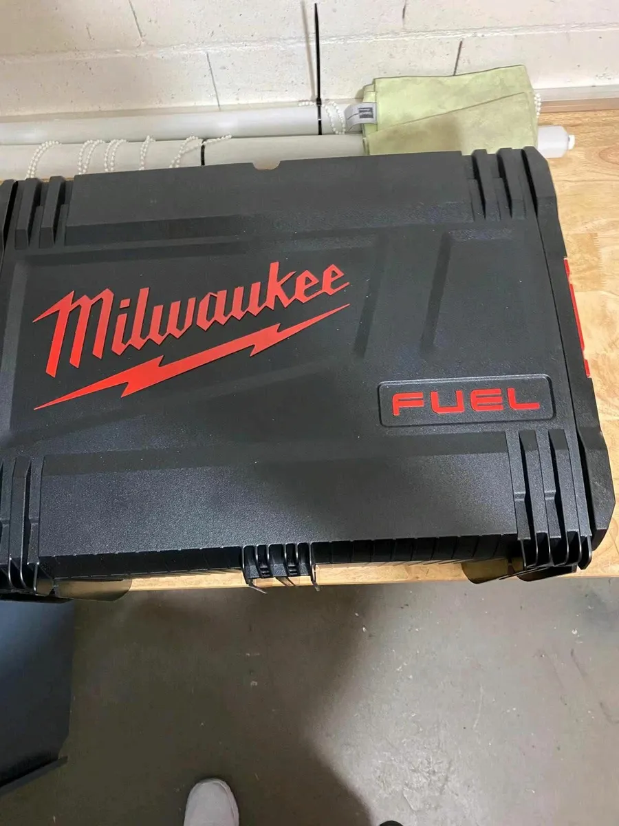 Milwaukee M18 CHX Combination Hammer Drill - Image 2