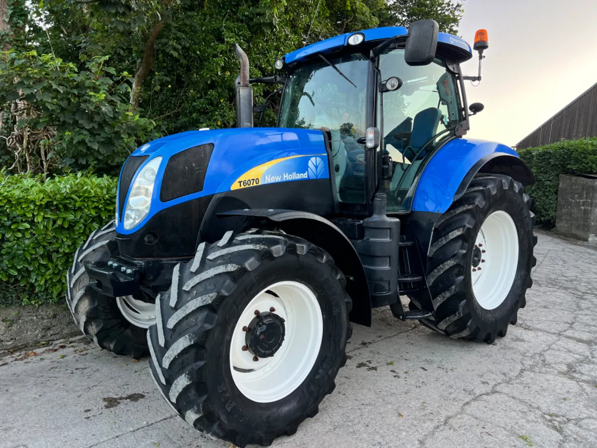 2011 New Holland T6070 - Image 2
