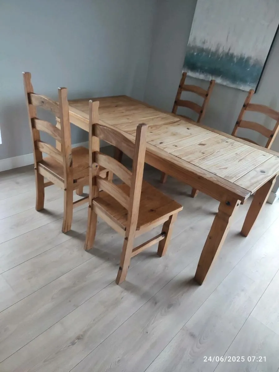 Mexican pine table and 4 chairs - Image 1