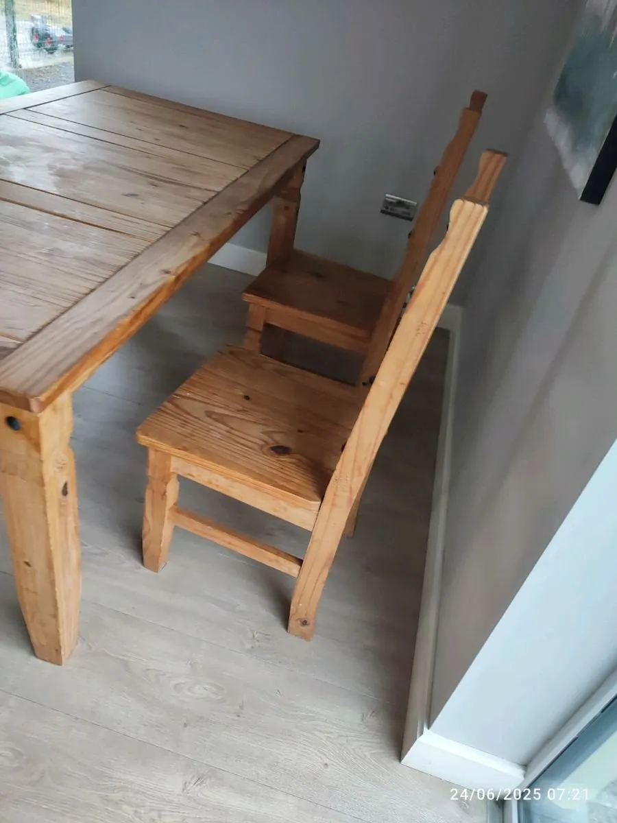 Mexican pine table and 4 chairs - Image 2